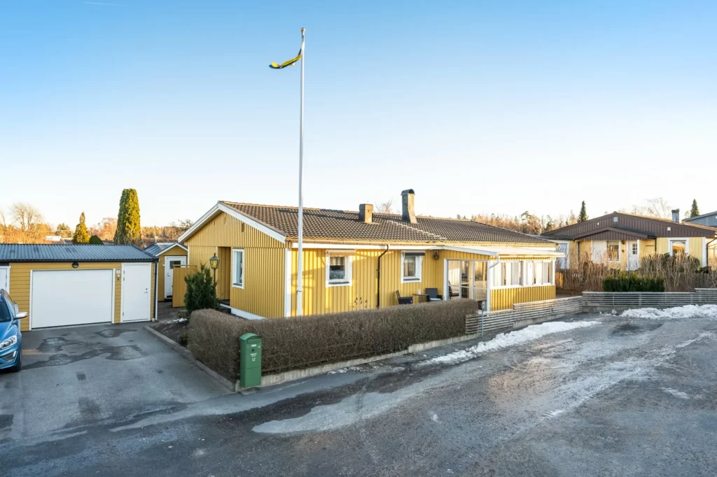 11. Nybyggd attefallshus losvirke Sodertalje Vastergard